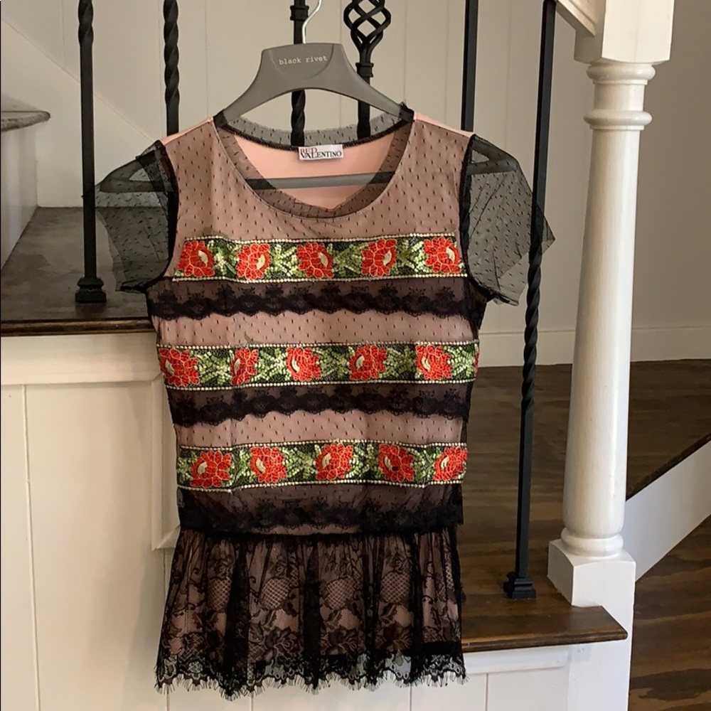 Beautiful like new. Red Valentino lace shirt